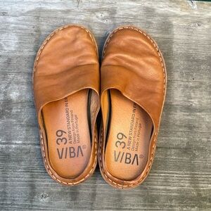 VIBAe Roma Leather Mules in Cognac